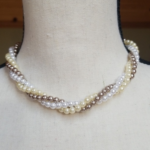 Vintage AVON Triple Strand Faux Pearl Necklace - Picture 3 of 8